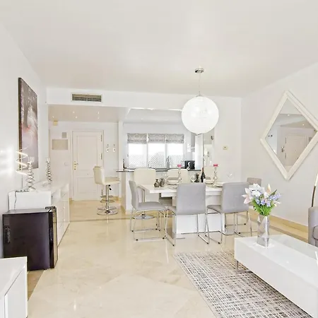 Enjoy El Presidente Penthouse *